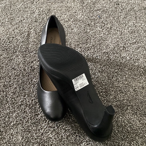 Wide width black pumps - Picture 4 of 10